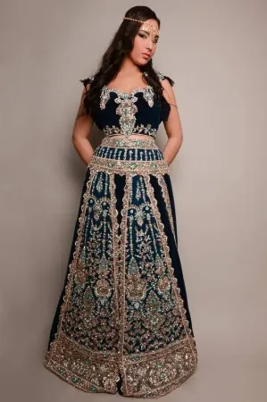 https://radhedesigner.com/images/thumbs/000/0000022_takshita-dress_450.webp