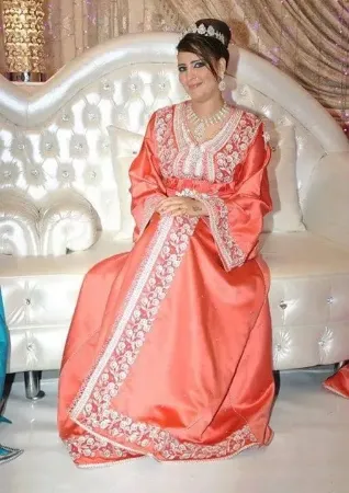 https://radhedesigner.com/images/thumbs/000/0000027_dubai-modern-khaleeji-dress_450.webp