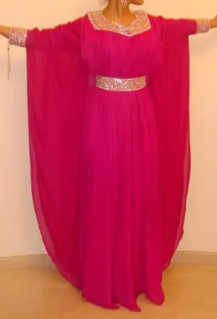 https://radhedesigner.com/images/thumbs/000/0002156_party-wear-gowns-in-chandigarhtakeshita-demonsabayaj_450.webp