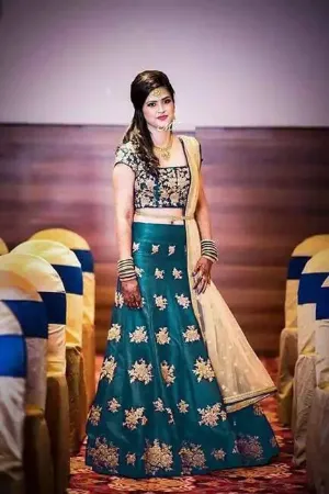 https://radhedesigner.com/images/thumbs/000/0003662_bollywood-lehenga-at-low-beach-dressghagra-choli-pink_450.webp