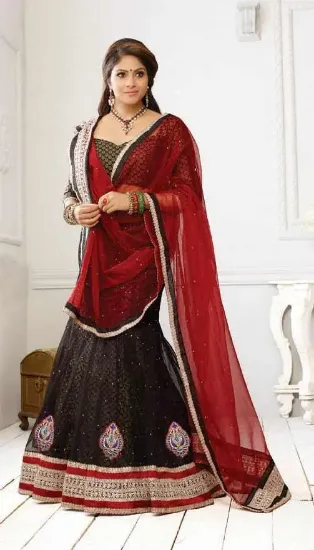 Picture of bridal lehenga above 50000,lehenga saree blouse designs