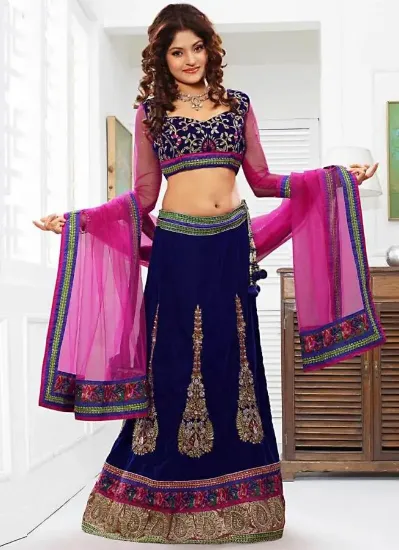 Picture of bridal lehenga by pakistani designers,lehenga size 44ch