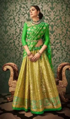 Picture of bridal lehenga dupatta draping styles,lehenga choli ind