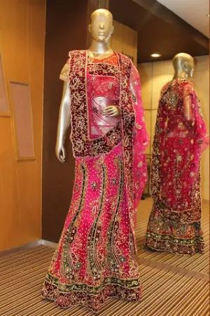 https://radhedesigner.com/images/thumbs/000/0005033_choli-lehenga-indian-partywear-ethnic-bollywood-traditi_450.webp