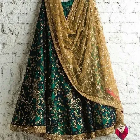 https://radhedesigner.com/images/thumbs/000/0005322_designer-wedding-lehenga-choli-bollywood-party-wear-he_450.webp