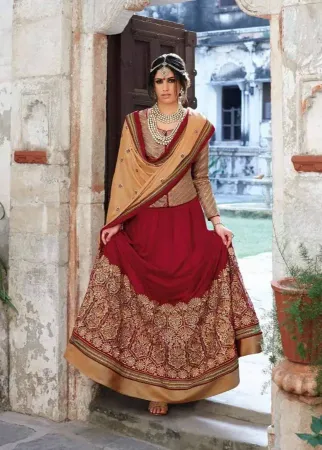 https://radhedesigner.com/images/thumbs/000/0006607_indian-women-bollywood-saree-lehenga-dress-designer-pa_450.webp