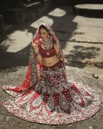 Picture of latest pakistani bridal lehenga designs,5 lakh lehengac