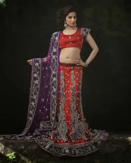 Picture of pakistani models bridal lehnga,lehenga 70 offchaniya ch