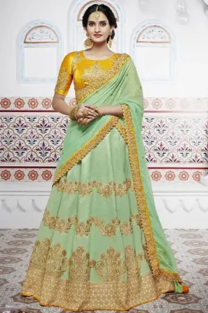 https://radhedesigner.com/images/thumbs/000/0008188_party-wear-lehenga-on-rent-in-jalandharvelvet-lehenga_450.webp