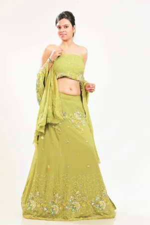 https://radhedesigner.com/images/thumbs/000/0008853_velvet-lehenga-instagramghagra-choli-gallerychaniya-ch_450.webp