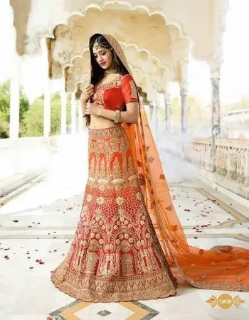 https://radhedesigner.com/images/thumbs/000/0008866_velvet-lehenga-onlineghagra-choli-jewellerychaniya-ch_450.webp