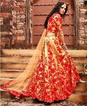 https://radhedesigner.com/images/thumbs/000/0008914_voguemart-bollywood-latest-designer-wedding-party-wear_450.webp