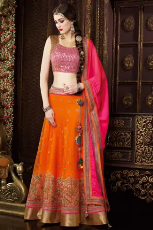 https://radhedesigner.com/images/thumbs/000/0008922_wear-festival-women-lehenga-bollywood-sari-designer-ind_450.webp