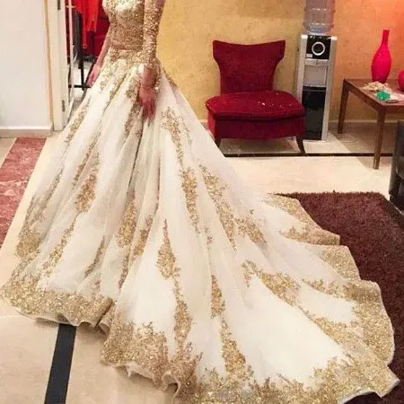 https://radhedesigner.com/images/thumbs/001/0011638_high-side-split-sheer-bohemian-wedding-dresses-v-neckq_450.webp