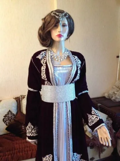 Picture of attractive looking arabic dubai kaftan dress,abaya,jilb