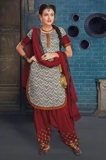 Picture of bollywood celebrities designer fatimabi indian traditio