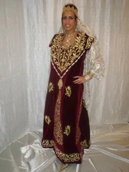 Picture of bridesmaid dress 4 sizes too big,kaftan dubai collectio