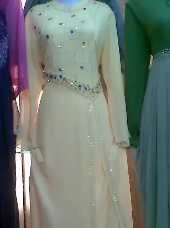 https://radhedesigner.com/images/thumbs/001/0018399_bridesmaid-dress-50s-styledubai-fancy-kaftanabayajil_450.webp