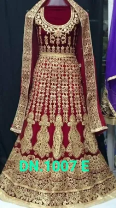 Picture of bottle green lehenga with blouse and embroidered dupatt