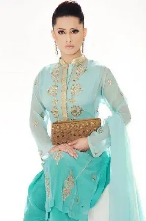 https://radhedesigner.com/images/thumbs/002/0023096_khaleeji-thobeparty-wear-by-zainab-chottaniabayajilb_450.webp