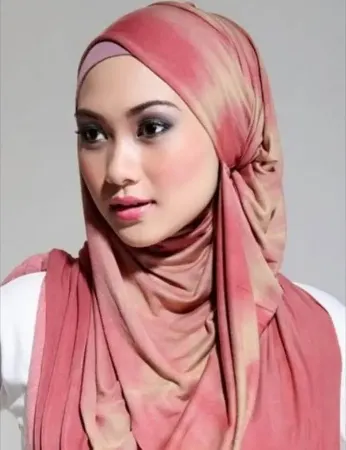 https://radhedesigner.com/images/thumbs/002/0024612_piecesone-roll-womens-square-neck-hijab-pins-v-neckhijab_450.webp