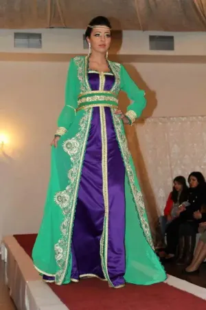 https://radhedesigner.com/images/thumbs/002/0028942_takshita-verhuur-utrechtabayajilbabkaftan-dressduba_450.webp