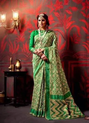 Picture of designer orange thread border work bollywood sari bana,