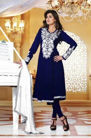 Picture of causal ethnic salwar kameez indian pakistani bollywood 